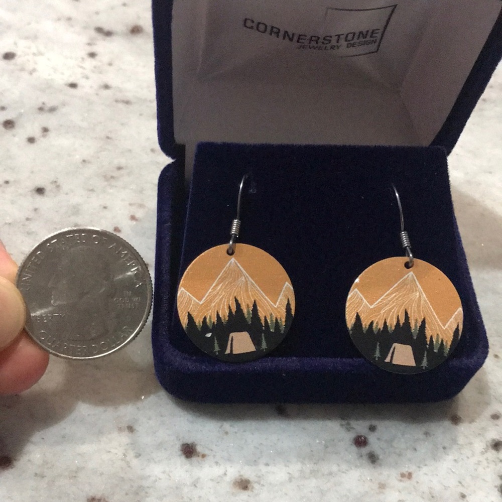 Super cute  dangle earring with tent